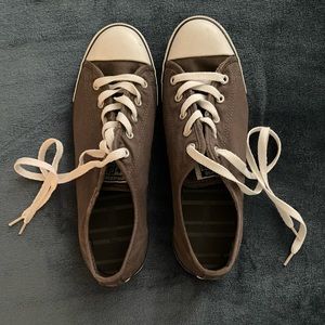 Converse, women’s size 9
